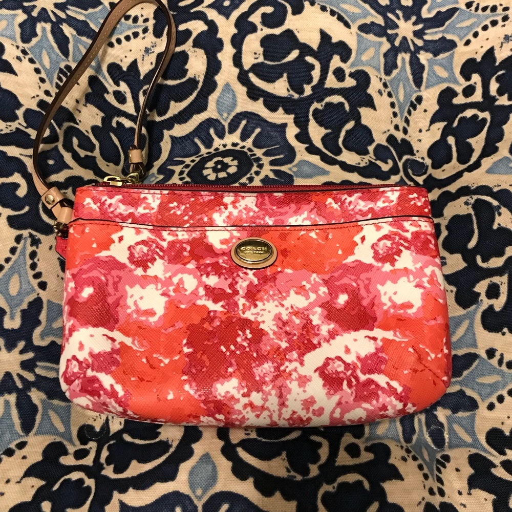 🌟 Floral Coach Wristlet Clutch 🌟